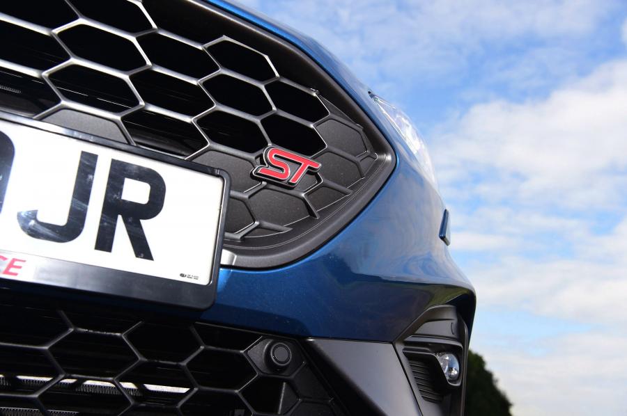 Детали экстерьера Ford Focus ST Estate 2019 года  (UK) (фото 10 из 20)